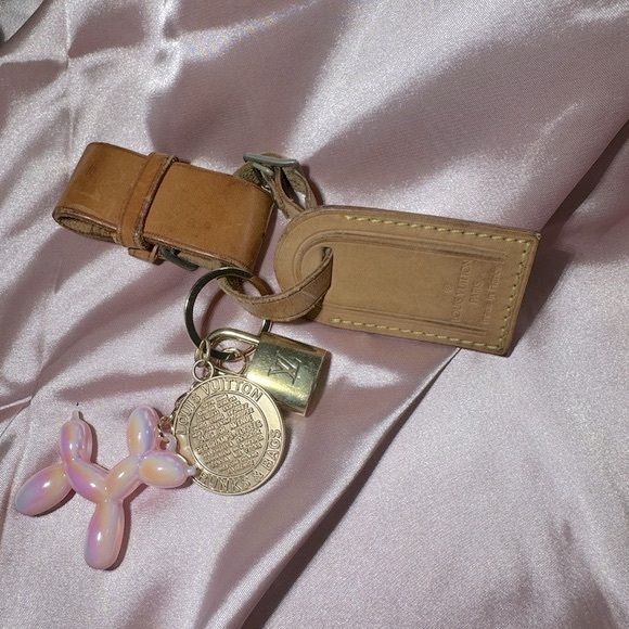 Louis Vuitton Bag Charm Gold with LV Luggage Tag and LV PadLock and Pink Balloon - Picture 7 of 17
